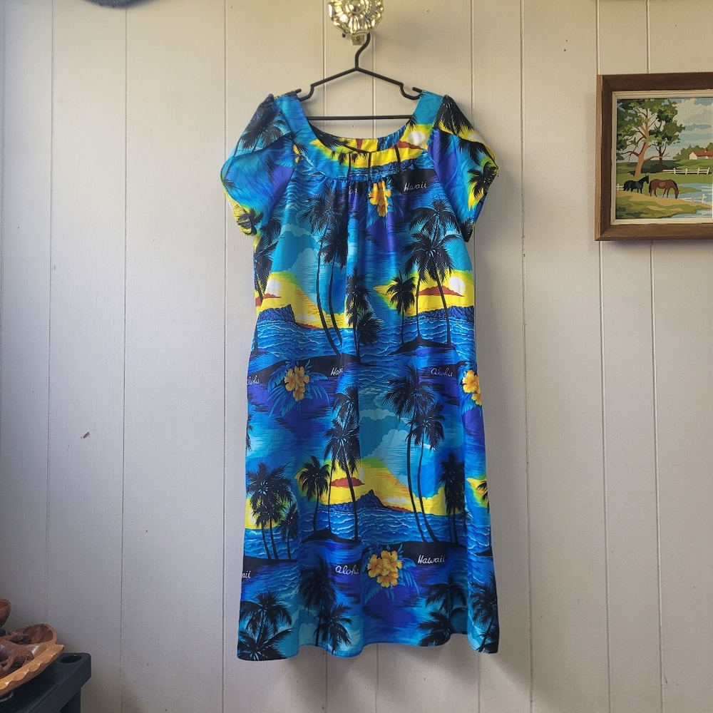 Vintage Hawaiin Muumuu Dress Midi With Pocket